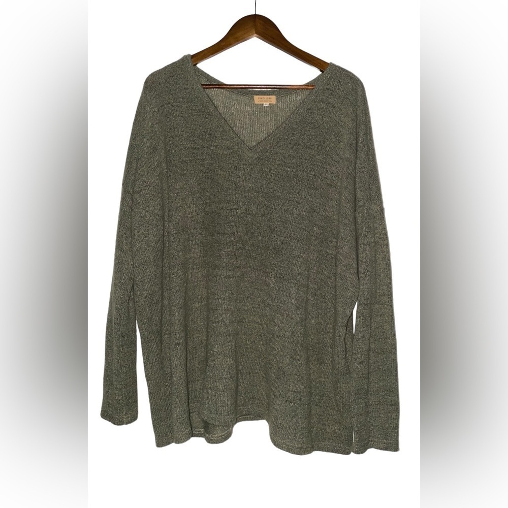 Piko 1988‎ Women V-Neck Long Sleeves Olive Green Sweater Size X-Large